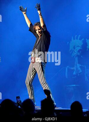 Fort Lauderdale, FL, USA. 12Th Aug 2016. Culbuteur de choc -- et à temps Fort Lauderdale résident -- Alice Cooper a joué le Broward Center for the Performing Arts le Vendredi, Août 12, 2016. Photo par Rolando Otero/SouthFlorida.Com.SOUTH la Floride ; pas de MAGS ; PAS DE VENTES, PAS D'INTERNET, PAS DE TÉLÉVISION. © Sun-Sentinel/ZUMA/Alamy Fil Live News Banque D'Images