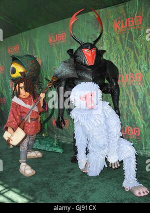 Universal City, CA. 14Th Aug 2016. Caractères à l'arrivées de KUBO ET LES DEUX CHAÎNES Premiere, AMC Universal City Walk, Universal City, CA, le 14 août 2016. Credit : Elizabeth Goodenough/Everett Collection/Alamy Live News Banque D'Images