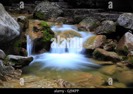 Chutes d'eaux et cascades d'Yun-Tai Mountain Chine Banque D'Images