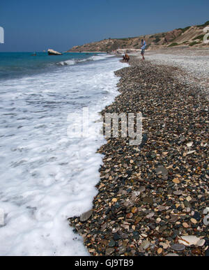 Plage de galets sur Chypre Banque D'Images