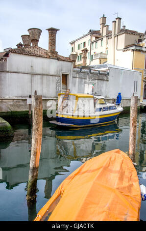 Boats docked in de Chioggia, ville située près de la célèbre ville de Venise, Italie Banque D'Images