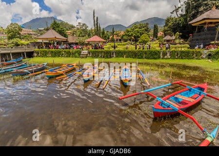 Temple Pura Hindu-Buddhist Ulan Danu Bratan sur les rives du lac Bratan Bali en Indonésie Banque D'Images