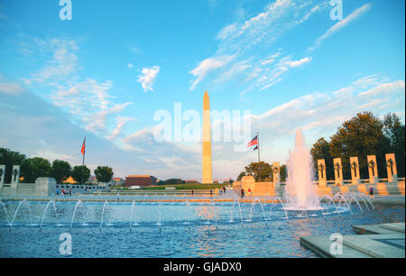 WASHINGTON, DC - 1 SEPTEMBRE : World War II Memorial avec les gens le 1 septembre 2015 à Washington, DC. Banque D'Images