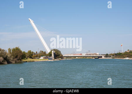 Alamillo bridge - pont suspendu au-dessus de la rivière Guadalquivir à Séville, Espagne Banque D'Images