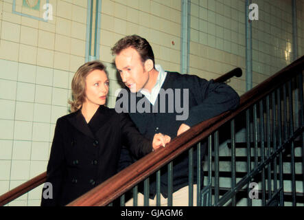 DER PARKHAUSMÖRDER - einem Parkhaus treibt ein psychopathischer Serienmörder sein Unwesen. Dans den Strudel der Ereignisse wird Anna Stein hineingezogen... MARITA MARSHALL - Anna Stein ULRICH NOETHEN - Jochen Stein régie : Michael Keusch Banque D'Images