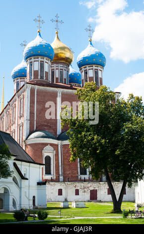 Ryazan, la Russie -Juillet 01, 2016. Belle vue sur la cathédrale de l'assomption sur l'heure d'été, Ryazan, Russie Banque D'Images