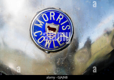 Badge sur haut de couvercle de radiateur d'un Morris Cowley Bullnose automobile Banque D'Images