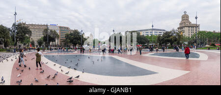 Vue panoramique de la Plaça de Catalunya square dans le centre-ville de Barcelone, Catalogne, Espagne. Banque D'Images