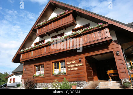 Smokovec, Hautes Tatras, Slovaquie - Juillet 08, 2016 : slovaque restaurant et hotel Koliba dans Smokovec, Hautes Tatras, Slovaquie Banque D'Images