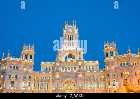 Façade de palais Cibeles, vision de nuit. Madrid, Espagne. Banque D'Images