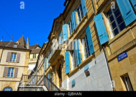 Jusqu'au château de Neuchâtel dans la pittoresque vieille ville de Neuchâtel, Suisse Banque D'Images
