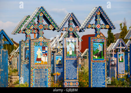 SAPANTA,Roumanie - 04 juillet 2015- Le Cimetière Joyeux de Sapanta, Maramures, Roumanie. Ces cimetière est unique en Roumanie et en t Banque D'Images