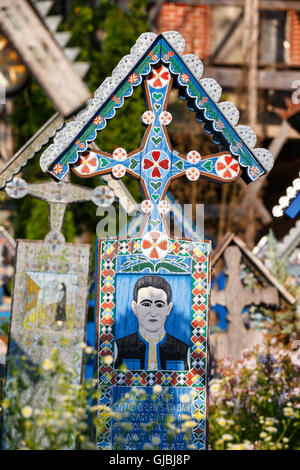 SAPANTA,Roumanie - 04 juillet 2015- Le Cimetière Joyeux de Sapanta, Maramures, Roumanie. Ces cimetière est unique en Roumanie et en t Banque D'Images