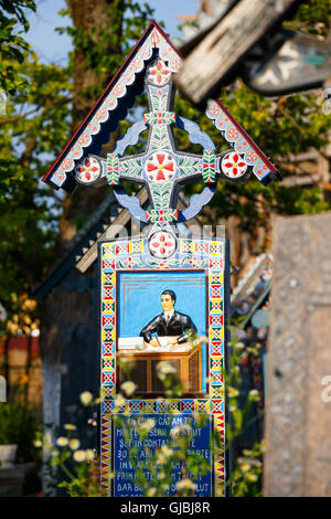 SAPANTA,Roumanie - 04 juillet 2015- Le Cimetière Joyeux de Sapanta, Maramures, Roumanie. Ces cimetière est unique en Roumanie et en t Banque D'Images