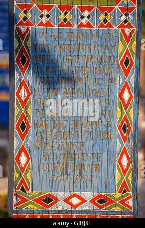 SAPANTA,Roumanie - 04 juillet 2015- Le Cimetière Joyeux de Sapanta, Maramures, Roumanie. Ces cimetière est unique en Roumanie et en t Banque D'Images