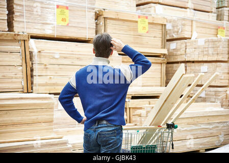 Conseils d'homme choisit pour la construction du magasin Banque D'Images