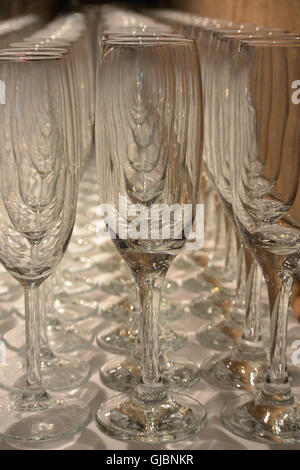 Verres à vin en lignes Banque D'Images