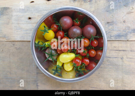 Mélange de différentes sortes de tomates Banque D'Images
