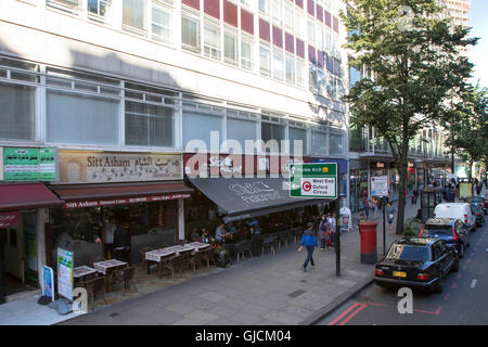 Magasins, restaurants et hôtels de Edgware Road, W2 2EH, une route importante par North West London Banque D'Images