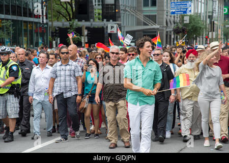 Montréal, Canada. 14 août, 2016. Le premier ministre du Canada, Justin Trudeau prend part au défilé de la fierté Montréal. Crédit : Marc Bruxelles/Alamy Live News Banque D'Images