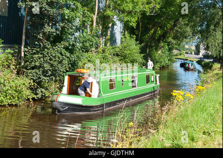 Brecon, Powys, au Royaume-Uni. 15 août 2016. Chaude et ensoleillée pour les gens sur le canal de Brecon et Monmouth dans Brecon Powys, Pays de Galles, Royaume-Uni. Credit : Graham M. Lawrence/Alamy Live News. Banque D'Images