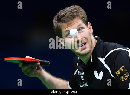 Rio de Janeiro, Brésil. Août 15, 2016. Bastian Steger de l'Allemagne en action contre Mizutani japonaise au cours de la Tennis de Table Finale de l'équipe masculine aux Jeux Olympiques au Riocentro - Pavillon 3 à Rio de Janeiro, Brésil, 15 août 2016. Photo : Lukas Schulze/dpa/Alamy Live News Banque D'Images