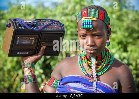 Jeune femme de la tribu Hamer en Ethiopie Banque D'Images