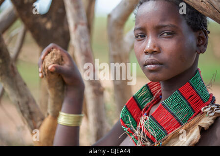 Jeune femme de la tribu Hamer en Ethiopie Banque D'Images