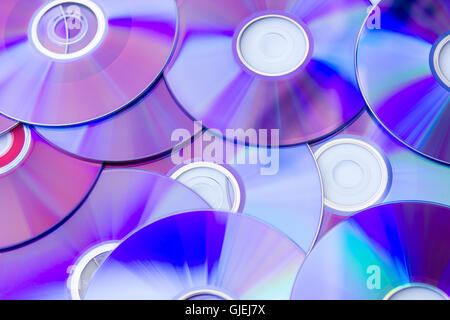 De nombreux disques compacts dispersés vu de dessus Banque D'Images