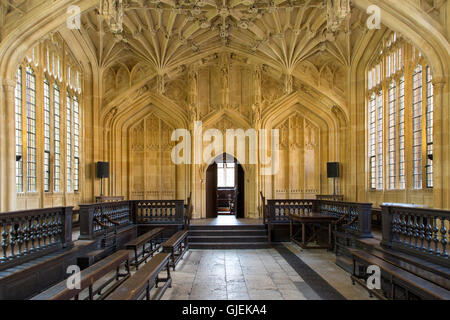 Intérieur de la Divinity School - 1488, une partie de l'actuelle bibliothèque bodléienne, Oxford, Oxfordshire, Angleterre Banque D'Images