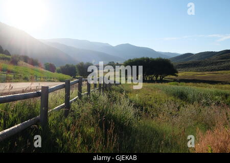 Tableau idyllique du lever du soleil sur les monts Elbert et Harvard Aspen, Colorado Banque D'Images