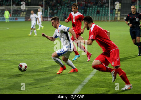 La Slovaquie Robert Mak (20) en action avec Malte humains pendant le match de football amical contre Malte Slovaquie 1-0. Banque D'Images