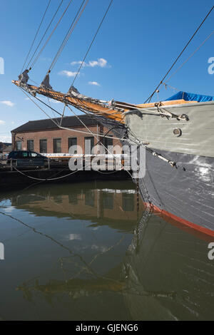 Bateau à voile à Kaskelot en Gloucester docks pour la restauration et l'entretien Banque D'Images