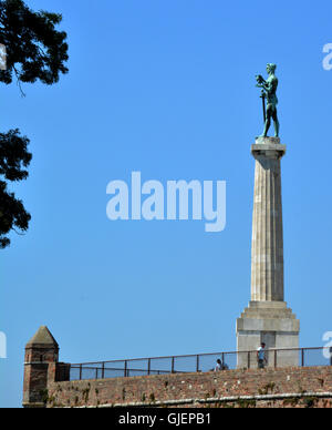 BELGRADE, SERBIE - 15 août 2016 : Statue de la Victoire sur la forteresse de Kalemegdan à Belgrade Banque D'Images