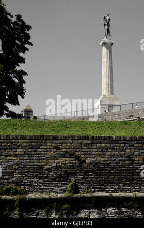 BELGRADE, SERBIE - 15 août 2016 : Statue de la Victoire sur la forteresse de Kalemegdan à Belgrade Banque D'Images