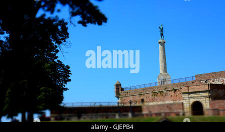 BELGRADE, SERBIE - 15 août 2016 : Statue de la Victoire sur la forteresse de Kalemegdan à Belgrade Banque D'Images