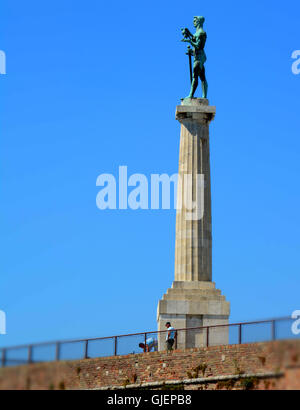 BELGRADE, SERBIE - 15 août 2016 : Statue de la Victoire sur la forteresse de Kalemegdan à Belgrade Banque D'Images