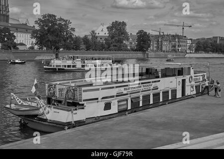 Les bateaux de plaisance sur l'Oder près de Ostrow Tumski Wroclaw Basse Silésie Pologne Banque D'Images