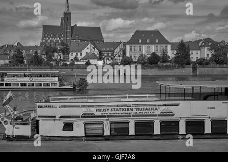 Navire de plaisance sur l'Oder près de Ostrow Tumski Wroclaw Basse Silésie Pologne Banque D'Images