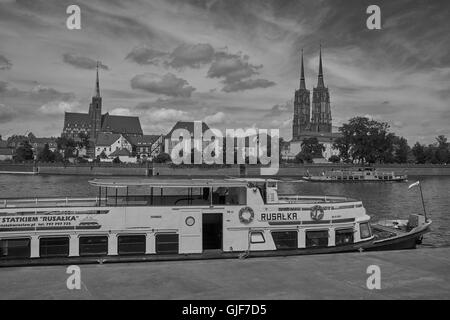 Les bateaux de plaisance sur l'Oder près de Ostrow Tumski Wroclaw Basse Silésie Pologne Banque D'Images