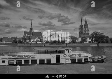 Navire de plaisance sur l'Oder près de Ostrow Tumski Wroclaw Basse Silésie Pologne Banque D'Images