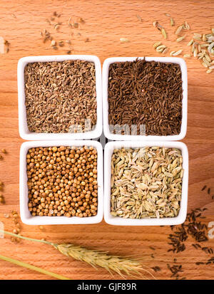 Bols d'épices pour la cuisson Banque D'Images