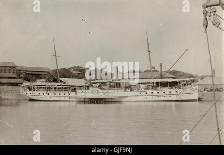 AJAX NEWS & FEATURE SERVICE. 1890 env. Lieu inconnu, PEUT-ÊTRE À BANGKOK, THAÏLANDE (SIAM). Pas de roue à aube navire avec de petits canons montés AVANT DU MILIEU. Photographe:Inconnu © COPYRIGHT DE L'IMAGE NUMÉRIQUE PHOTO VINTAGE AJAX AJAX BIBLIOTHÈQUE SOURCE : VINTAGE PHOTO LIBRARY COLLECTION REF:1890 06 Banque D'Images