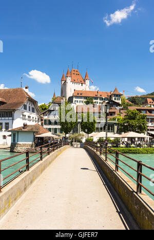 Le château et la vieille ville de Thoune dans le canton de Berne en Suisse centrale Banque D'Images