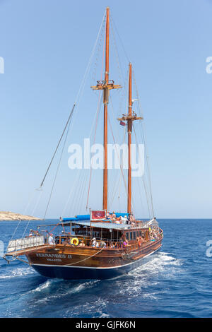 L'Fernandes II, une partie de la flotte de Captain Morgan à Malte, en tenant les touristes en excursions de jour Banque D'Images