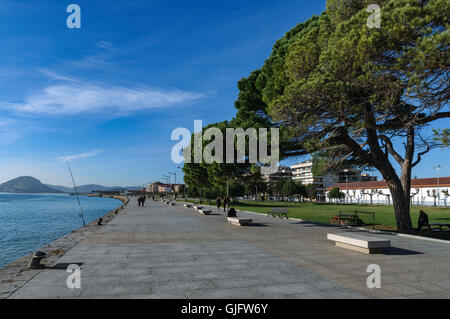 Promenade Santona, Cantabria, ESPAGNE, Banque D'Images