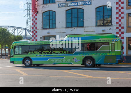 Un circuit de la ville de la musique dans le bus Circulator Honky Tonk District de Nashville, Tennessee. Banque D'Images
