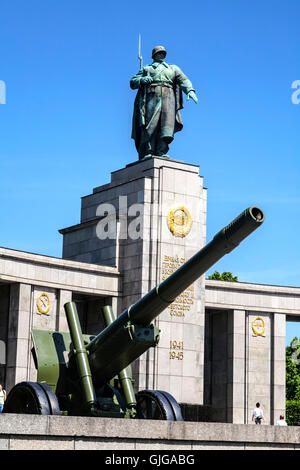 Monument commémoratif de guerre soviétique, le parc du Tiergarten, Berlin, Allemagne. Banque D'Images