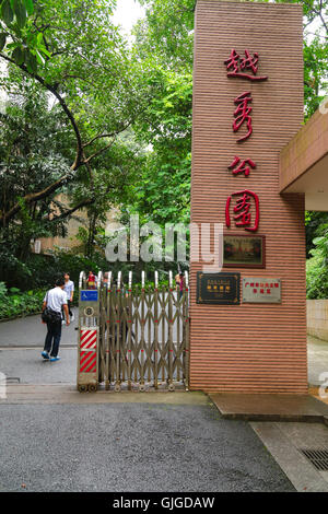 Entrée de Yiexiu Park hébergeant la célèbre statue des Cinq chèvres de Guangzhou, en Chine. Banque D'Images