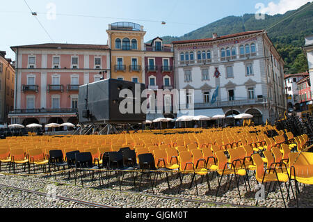 Suisse : les chaises et de projecteur le Festival du Film de Locarno, un festival international du film qui a lieu tous les mois d'août Banque D'Images